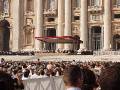 38 Vatican & the Pope * The Pope preparing to say a prayer in front of the Basilica of St. Peter * 800 x 600 * (205KB)